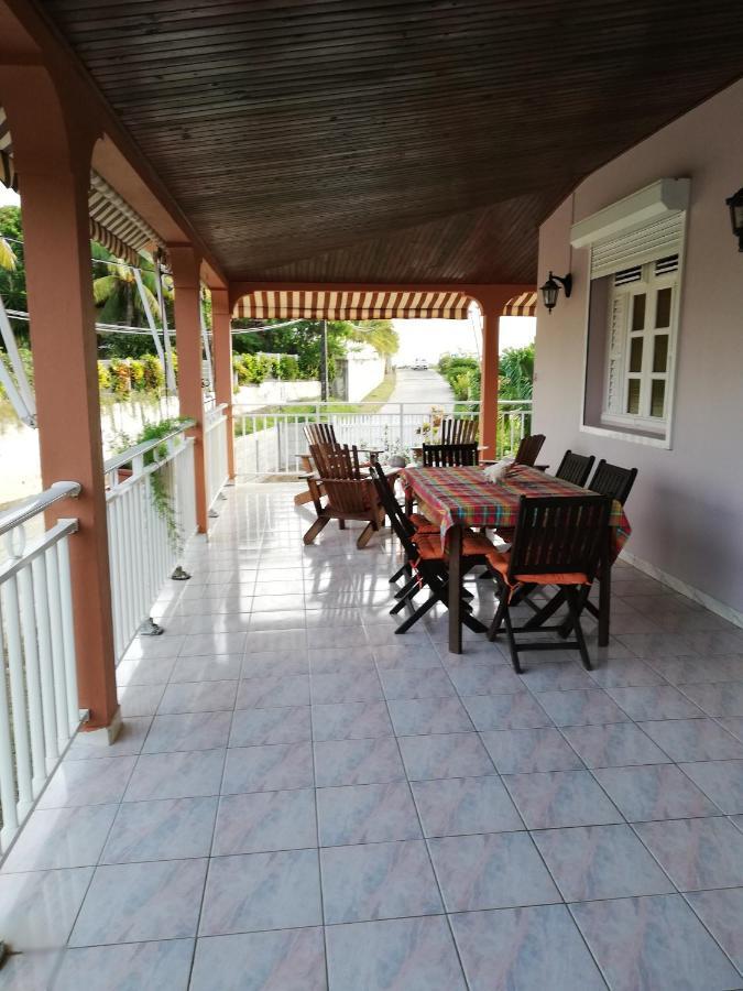Hebergement Mouchas F4 - Dans Villa Les Polycias Sainte-Luce Buitenkant foto