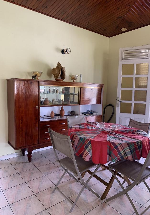 Hebergement Mouchas F4 - Dans Villa Les Polycias Sainte-Luce Buitenkant foto