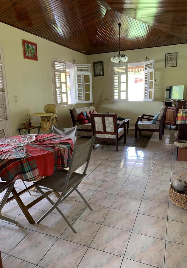 Hebergement Mouchas F4 - Dans Villa Les Polycias Sainte-Luce Buitenkant foto