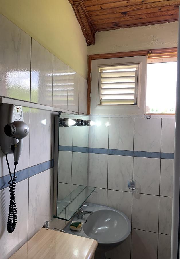 Hebergement Mouchas F4 - Dans Villa Les Polycias Sainte-Luce Buitenkant foto