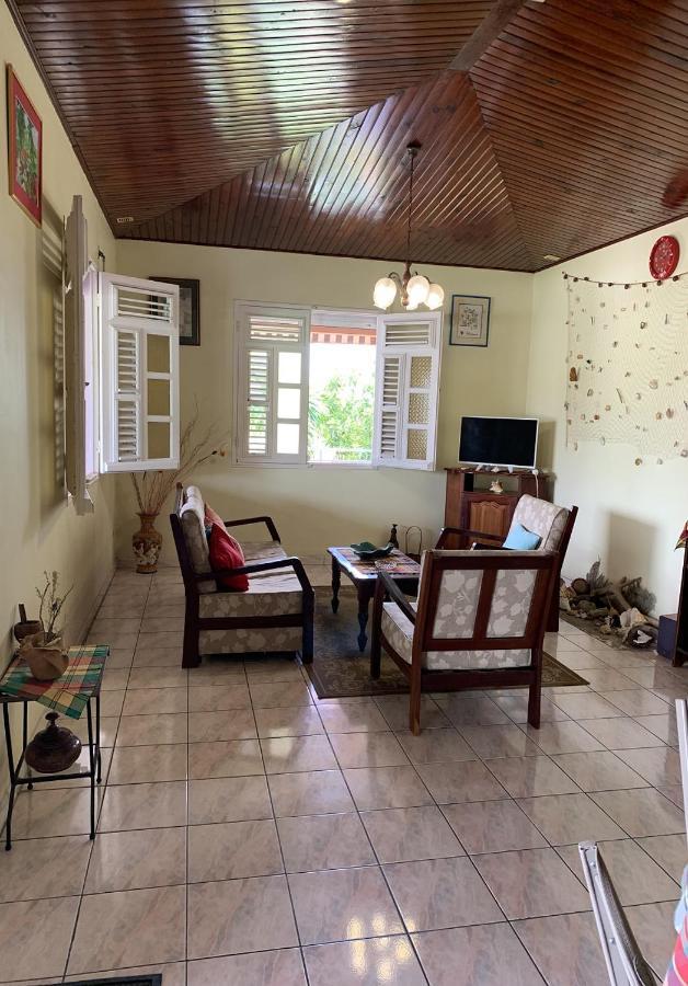 Hebergement Mouchas F4 - Dans Villa Les Polycias Sainte-Luce Buitenkant foto